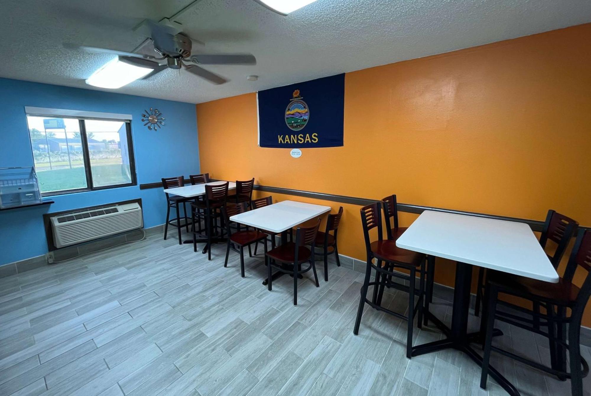 Super 8 By Wyndham Emporia Motel Ngoại thất bức ảnh