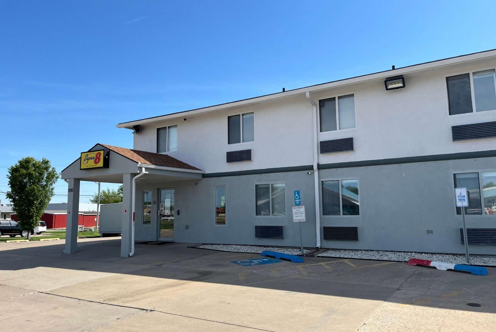 Super 8 By Wyndham Emporia Motel Ngoại thất bức ảnh