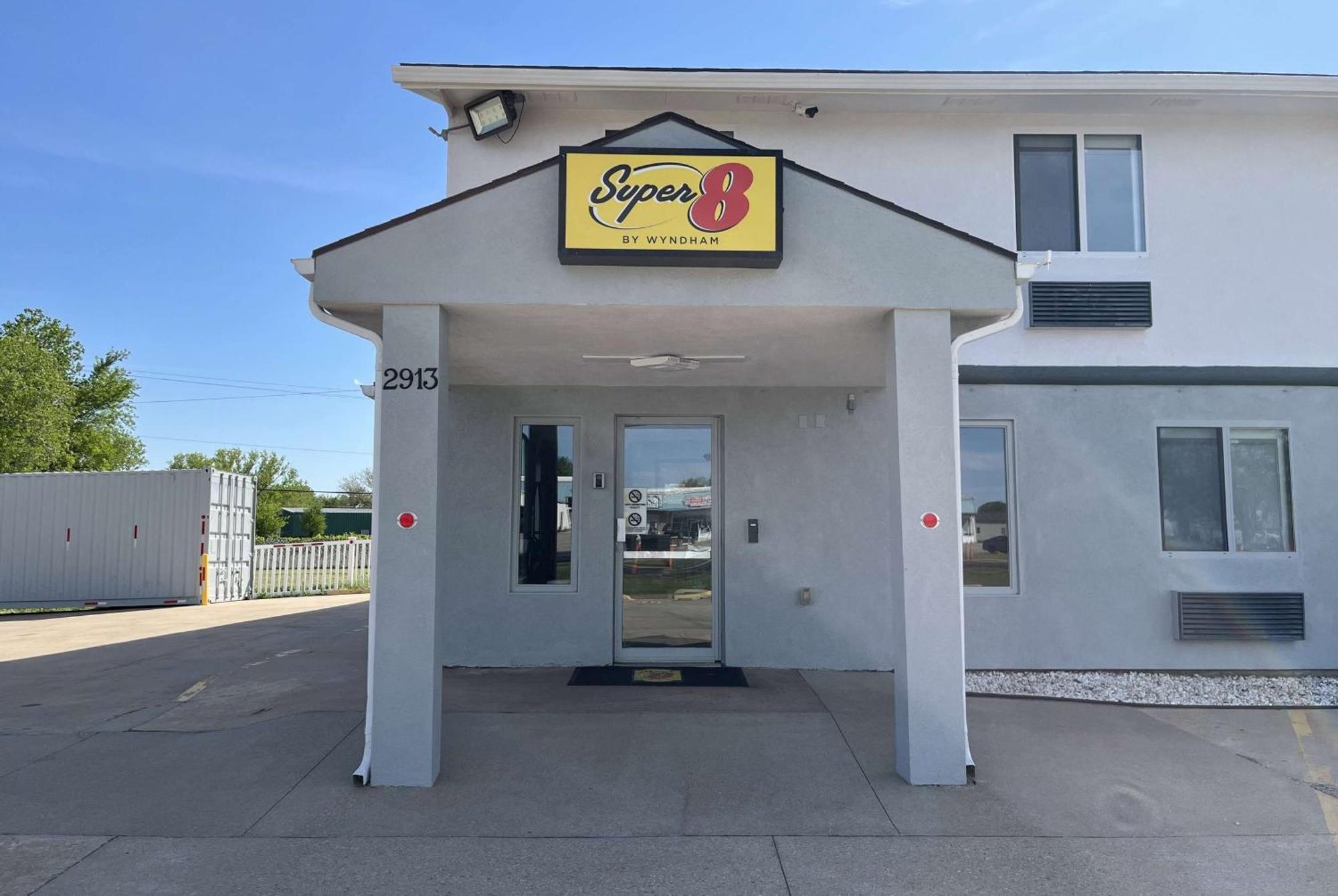 Super 8 By Wyndham Emporia Motel Ngoại thất bức ảnh