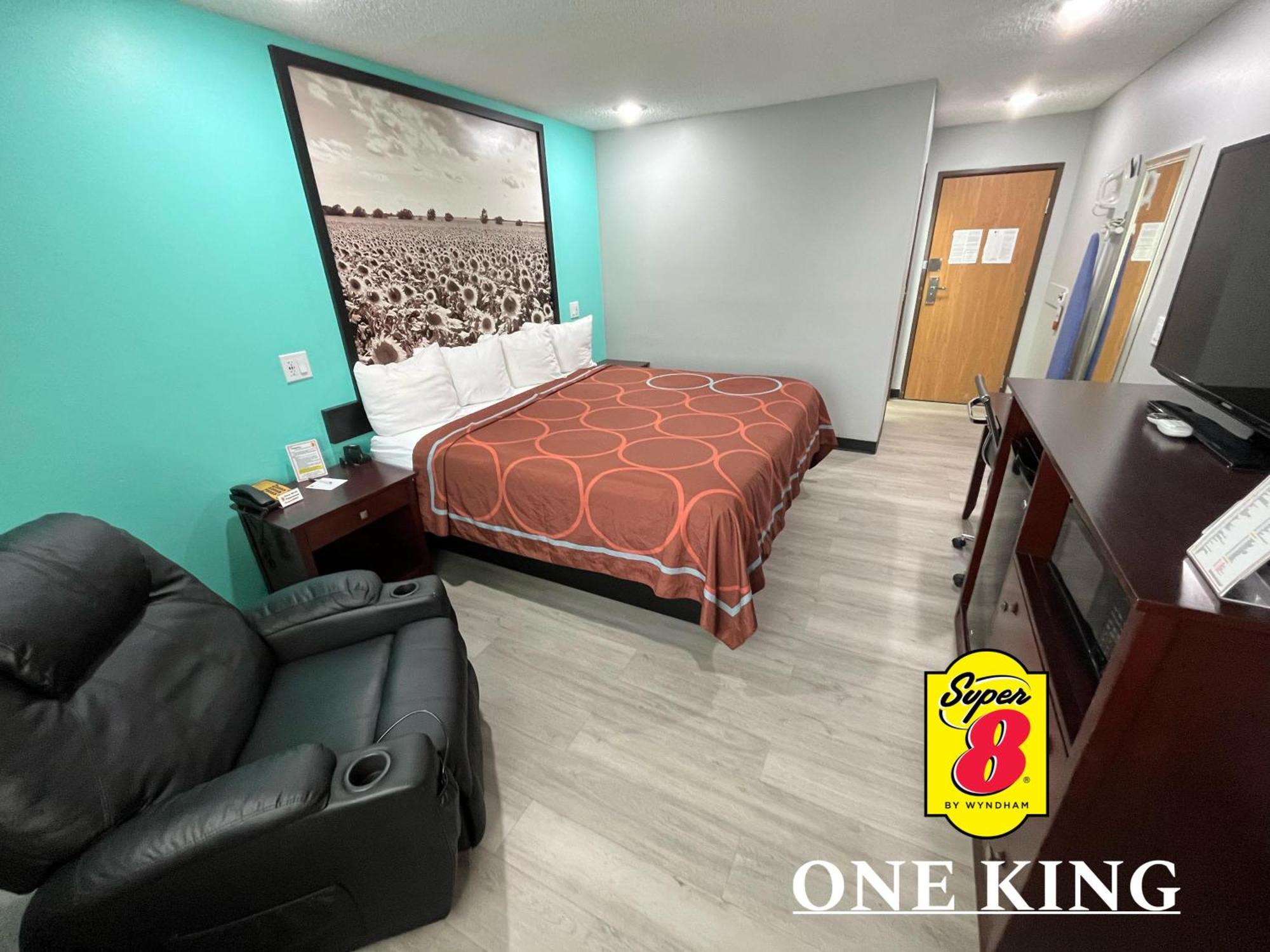 Super 8 By Wyndham Emporia Motel Ngoại thất bức ảnh
