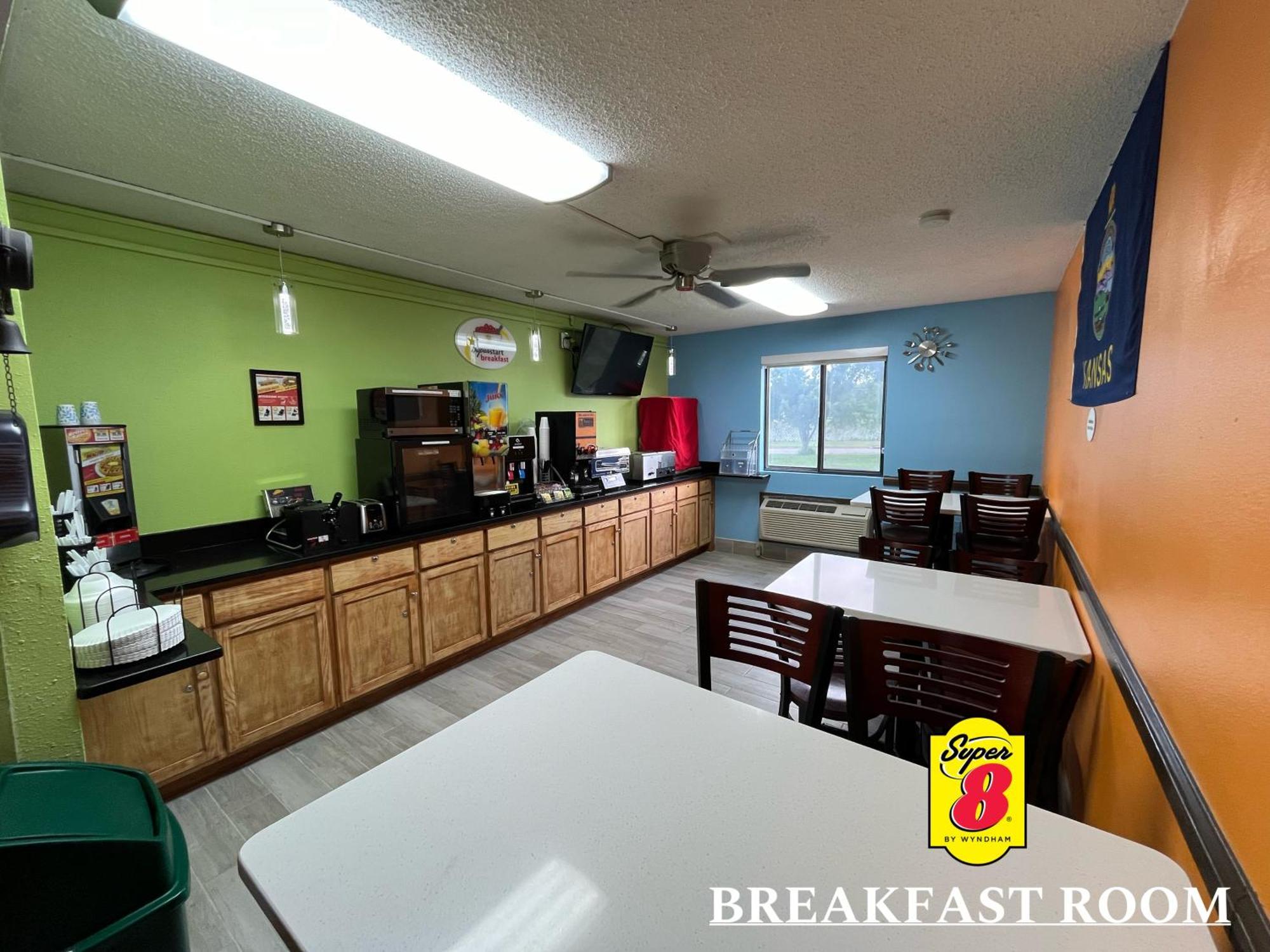 Super 8 By Wyndham Emporia Motel Ngoại thất bức ảnh